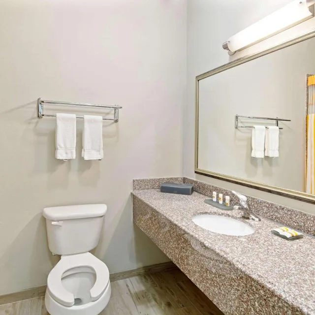 غرفة تنفيذية بسرير كينج، La Quinta Inn And Suites By Wyndham Mercedes 5/5