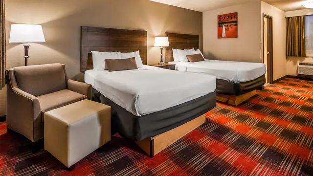 Standard, 2 Double Beds, Best Western Green Bay Inn Conference Center 5/8