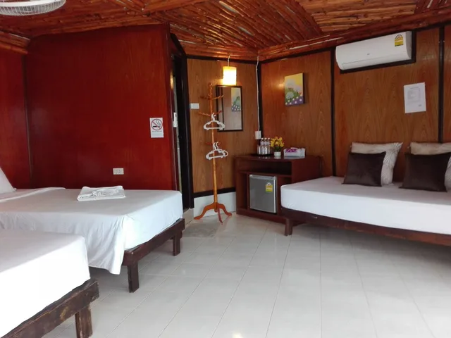 Deluxe, 1 King and 1 Single Beds, Beach Front, Adult Only، Haad Rin Resort 3/5