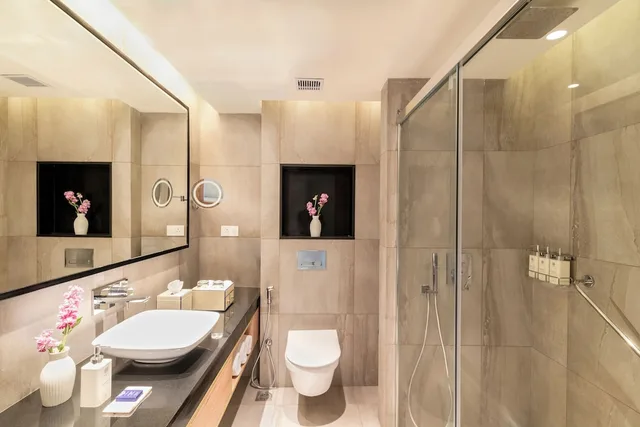 جناح بريميوم بسرير كينج، Vivanta Kochi Aluva 6/6