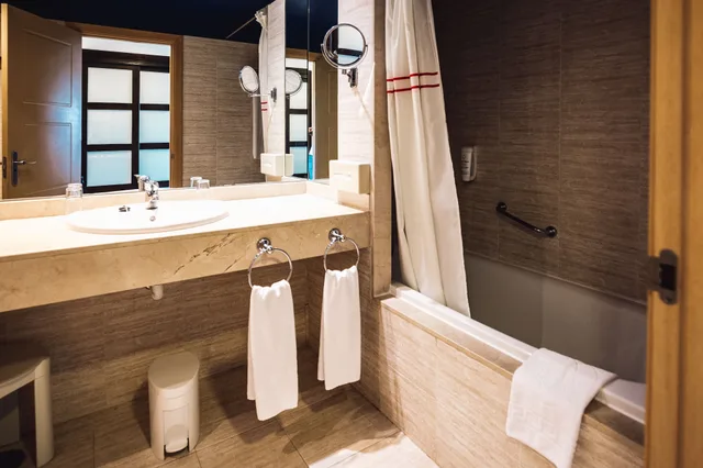 غرفة سوبيريور ثلاثية، Hotel Costa Calero Thalasso Spa 7/10
