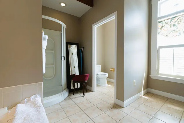 Presidential, King Bed, City View, Jetted Tub, Balcony, Oak Tree Hotel 6/6