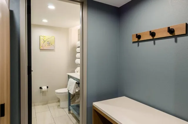Upgrade, Suite, King and Twin Beds, Graystone Lodge, an Ascend Collection Hotel 7/10