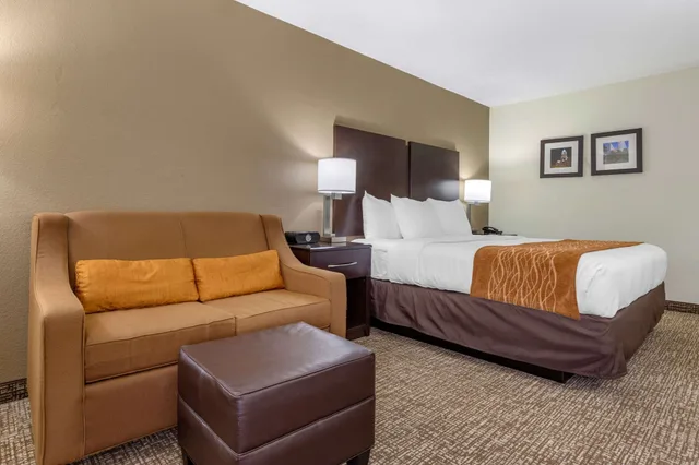 غرفة قياسية بسرير كينج، Comfort Inn & Suites Cornelius Lake Norman NC 4/7