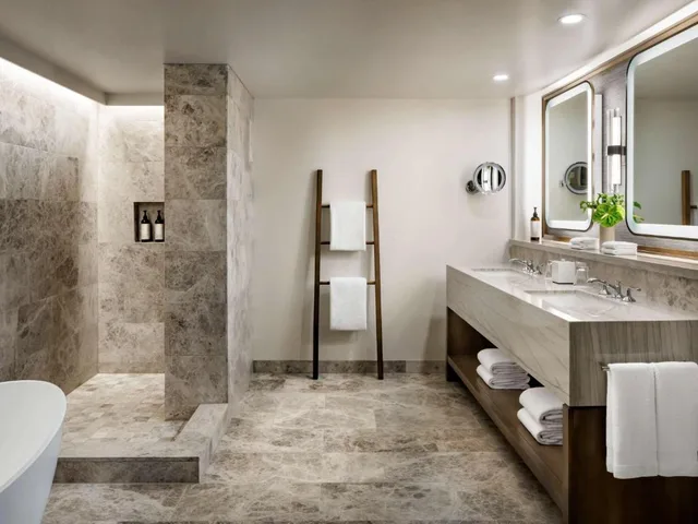 Suite, King Bed, Ocean View, Sofa, Lanai, Large، Fairmont Kea Lani Maui 2/4