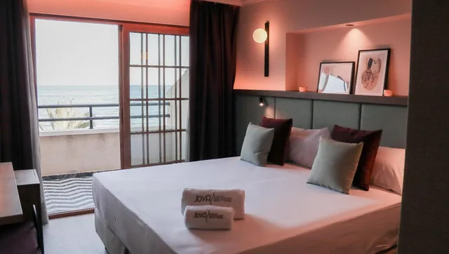 غرفة بسرير مزدوج بإطلالة على البحر بشرفة، Jova Hotel 4/9