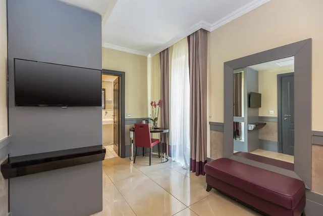 2 Bedrooms, Deluxe, King and Queen Bed, Hotel Castellino Roma 9/10