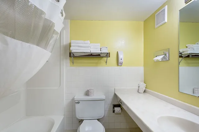 Downstairs, 2 Queen Beds، Rodeway Inn Roswell West 5/5