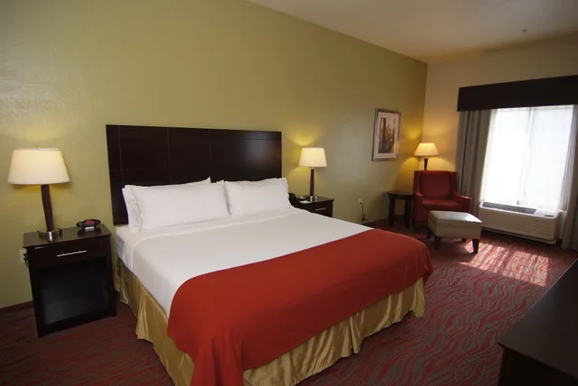 غرفة قياسية بسرير كينج، Holiday Inn Express Suites Indianapolis North Carmel An Ihg Hotel 3/7