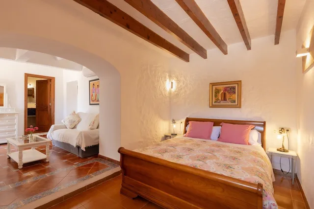 غرفة بسرير مزدوج بإطلالة على الحديقة بشرفة، Finca Son Marimon - Adults Only 1/3