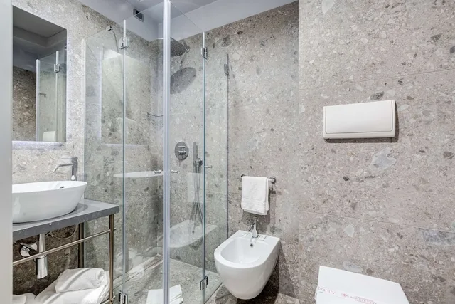 غرفة عائلية بسرير كينج وسريرين منفصلين، Best Western Plus Hotel Plaza 7/10