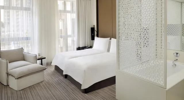 غرفة ديلوكس بسرير مزدوج أو سريرين منفصلين بإطلالة على المسبح، Hotel Boulevard, Autograph Collection 2/2