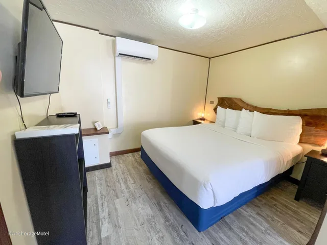 غرفة بريميوم بسرير كوين، The Anchorage Motel 1/2