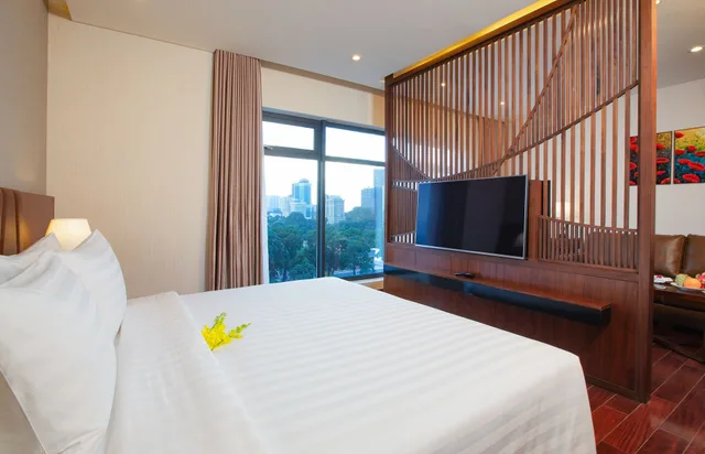 Suite, King Bed, Orchids Hotel Saigon 5/10