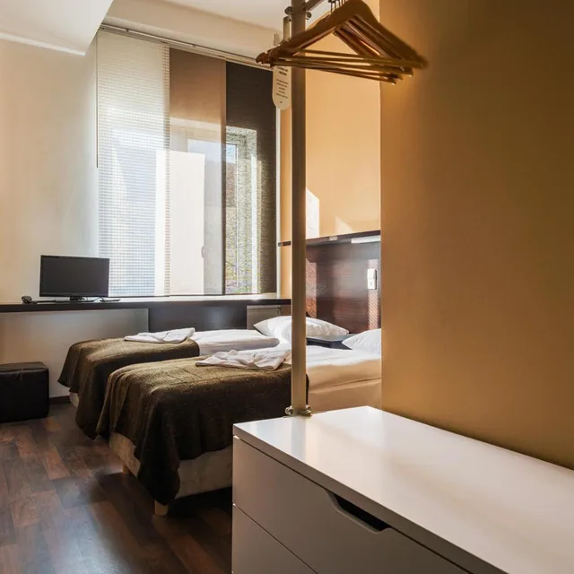 Room, Triple, Apple City Hotel 6/10