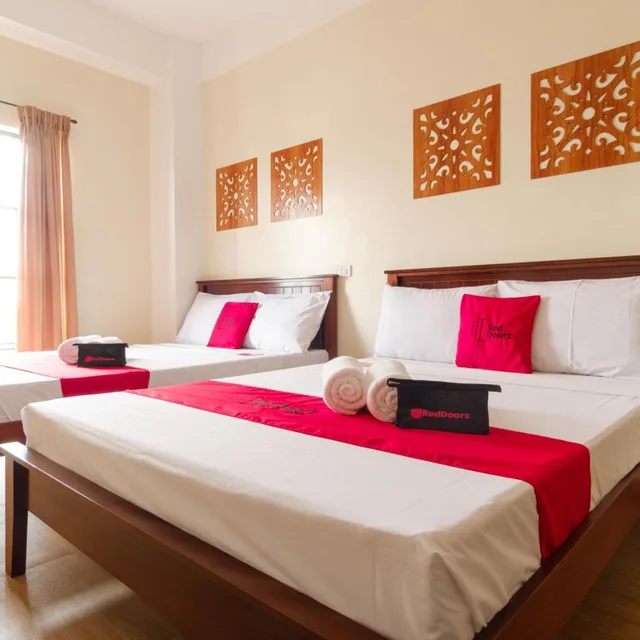 Room, Quadruple, RedDoorz Plus near Johnson and Johnson Paranaque 5/10