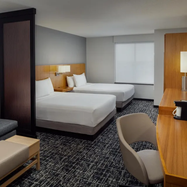 غرفة بسريرين كوين مع أريكة، Hyatt Place Chicago Midway Airport 1/7