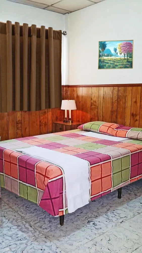 غرفة ثلاثية بثلاثة أسرّة، Hotel Manantiales El Salvador 2/10