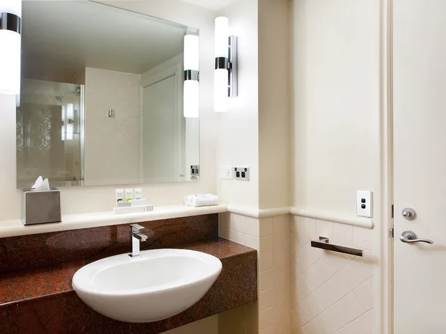 Classic, King Bed, Mercure Gold Coast Resort 7/8
