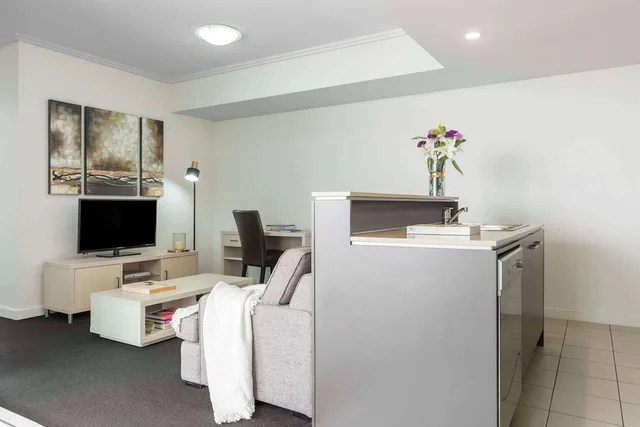 1 Bedroom, Apartment, King Bed, River View, Oaks Brisbane Casino Tower Suites 3/6