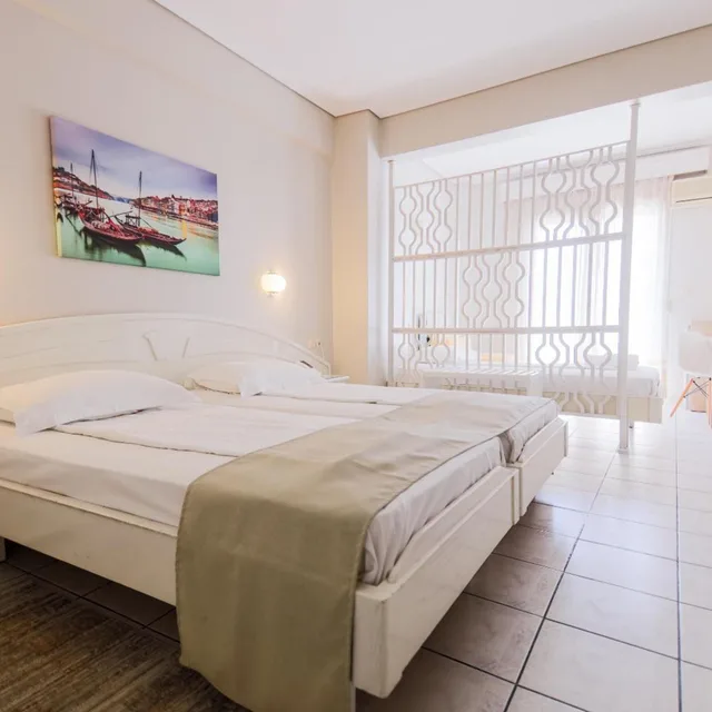 غرفة ثلاثية، Strass Hotel 1/10