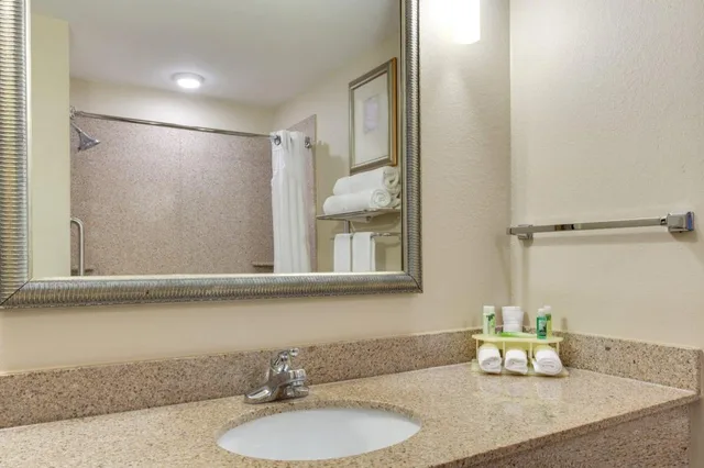 غرفة بسريرين كوين للمدخنين، Holiday Inn Express Harvey-Marrero 2/2
