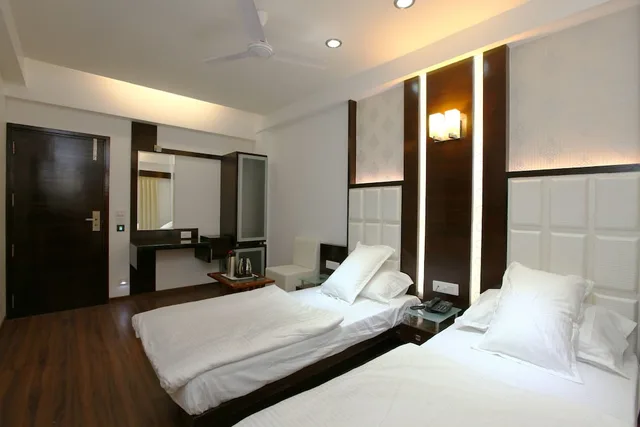 غرفة ديلوكس بسريرين منفصلين، HOTEL ATITHI 2/5