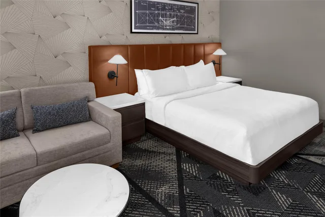 Junior Suite, DoubleTree by Hilton Dayton Fairborn 4/7