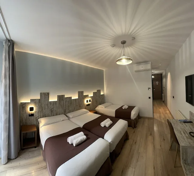Room, Triple, Hostal Anton Martin 6/10