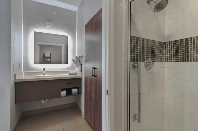 جناح بسرير كينج وسريرين مزدوجين بغرفتي نوم بمطبخ، Staybridge Suites Longview 6/6