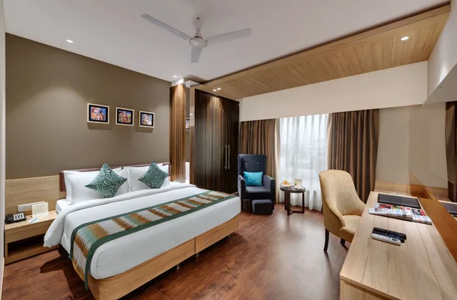 Green, Premium, King Bed، The Fern Residency Udaipur 2/3