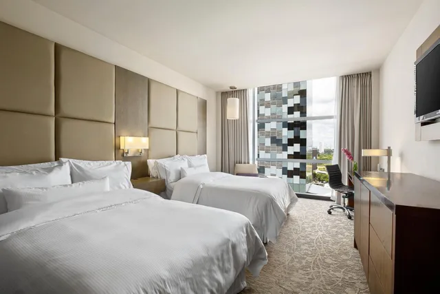 غرفة ديلوكس بسريرين كوين بإطلالة على المدينة، The Westin Panama 1/6