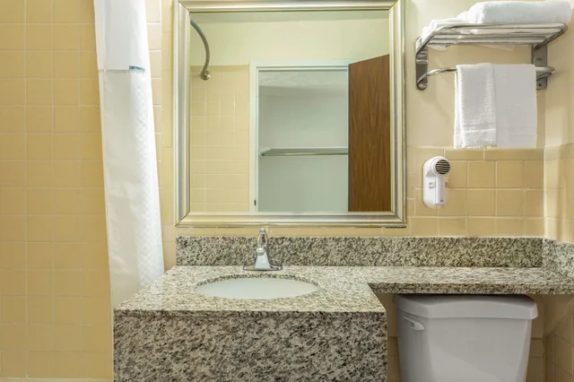 غرفة بسريرين مزدوجين، Days Inn By Wyndham Breezewood 3/4