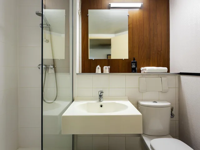غرفة قياسية بسريرين منفصلين، Greet Hotel Villeneuve La Garenne 8/8