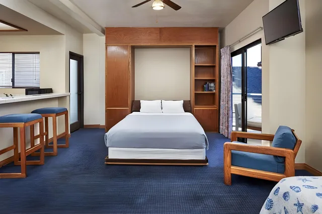 Suite, Multiple Beds، Seaport Village Inn, Avalon 1/1