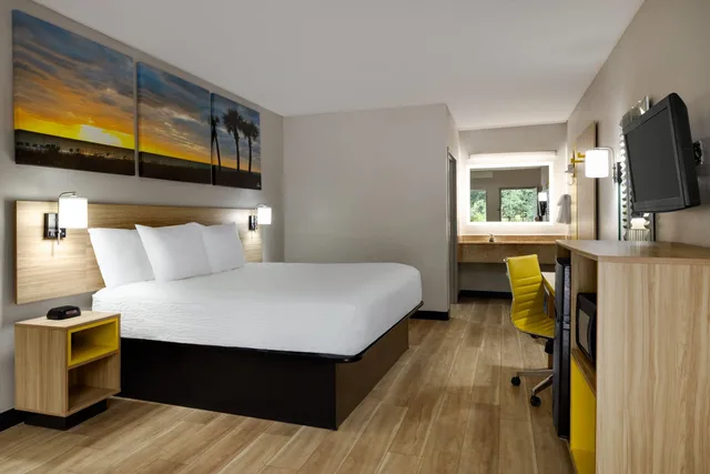 Room, Queen Bed, Days Inn By Wyndham North Columbia Ft Jackson 4/5