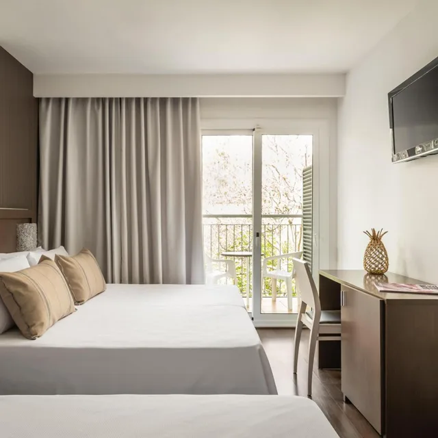 غرفة ثلاثية، The Place Mariner - Adults Only 2/10