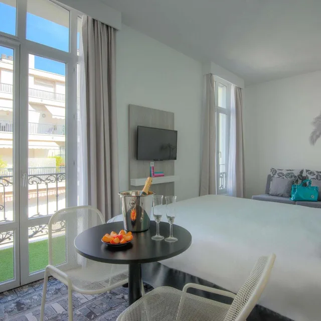 غرفة بسرير كوين بإطلالة على المدينة بشرفة، Ibis Styles Nice Centre Gare 9/10