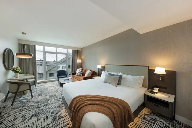 Coastal, King Bed، Sidney Pier Hotel & Spa 2/4