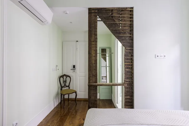 Deluxe, Queen Bed, Private Bathroom, 1898 Home and Suites 4/6