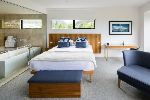 جناح جونيور بسرير كينج، Queenstown Park Boutique Hotel 2/6