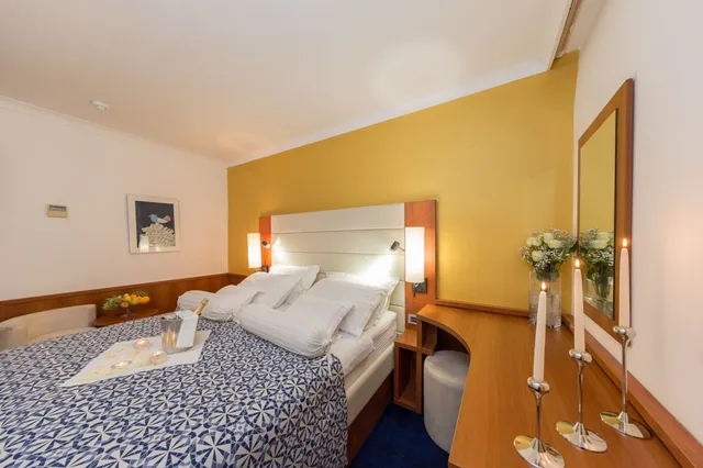غرفة كلوب بريميوم بسرير مزدوج بإطلالة على البحر بشرفة، Ilirija Hotel 7/10