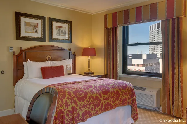 غرفة تنفيذية بسرير كينج، OMNI PARKER HOUSE 2/6