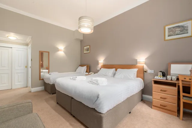 Family, Accessible, Windermere Manor 3/6