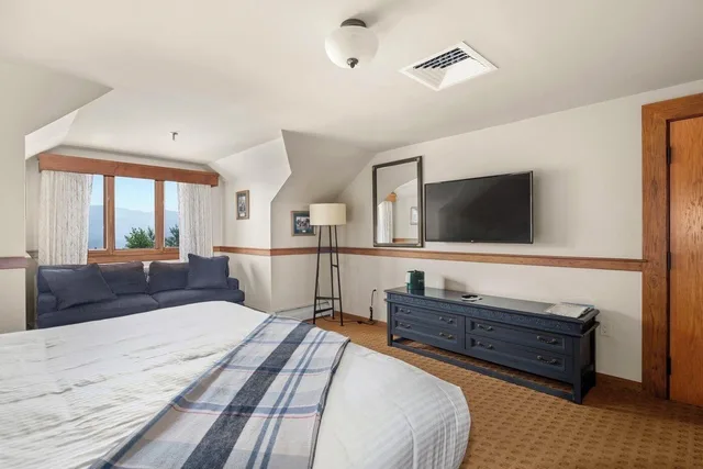 Loft, King Bed, Trapp Family Lodge 3/6