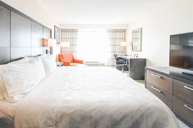 جناح بسرير كينج، Holiday Inn Charlottesville-Univ Area 2/4