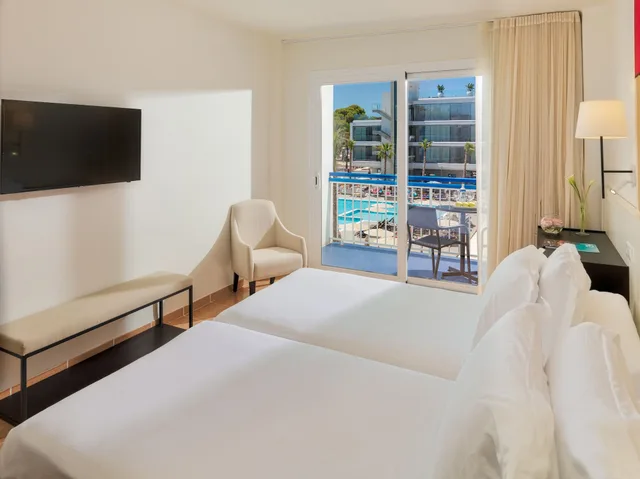 غرفة قياسية بإطلالة على المسبح مفردة بسريرين منفصلين، H10 Casa del Mar 4/8