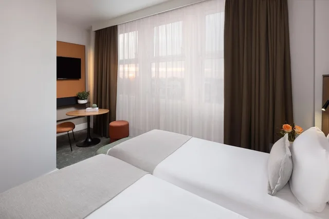 New Style, Standard, Queen Bed، Nh City Centre Amsterdam 4/8