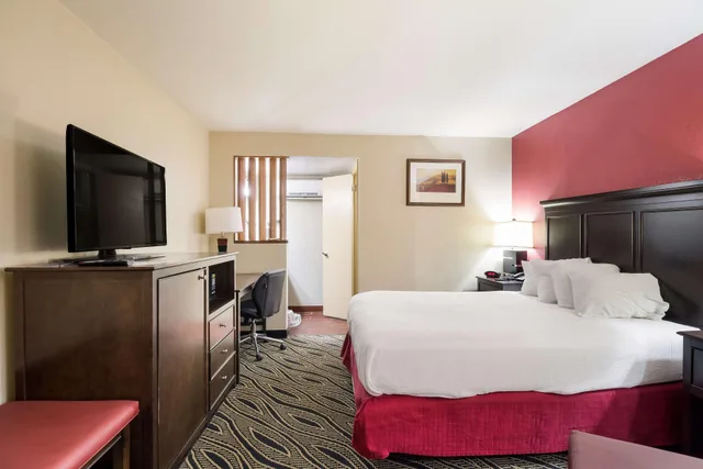 غرفة داخلية بسرير مزدوج بإطلالة، Best Western Braddock Inn 3/8