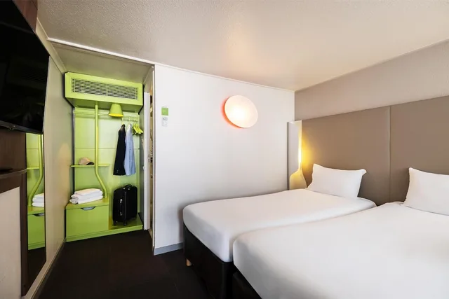 Standard, Twin Beds, Hotel Campanile Montesson Le Vesinet 1/10